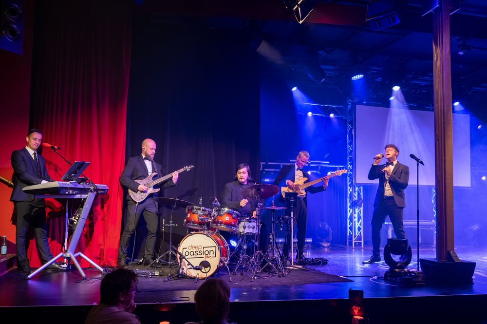 Live-Band auf der Bühne
