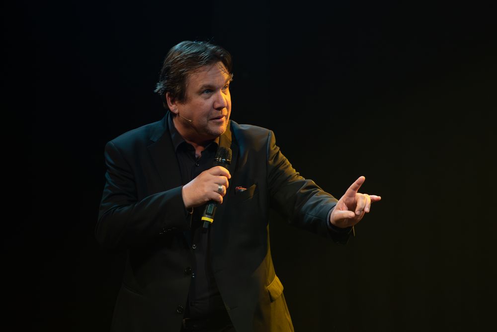 Moderation auf der Bühne